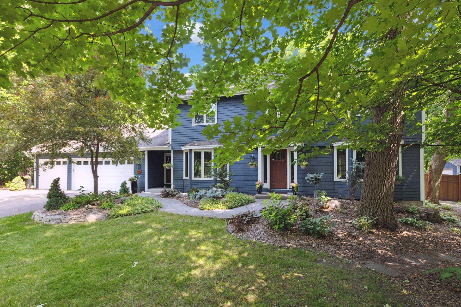 655 Holly Lane N