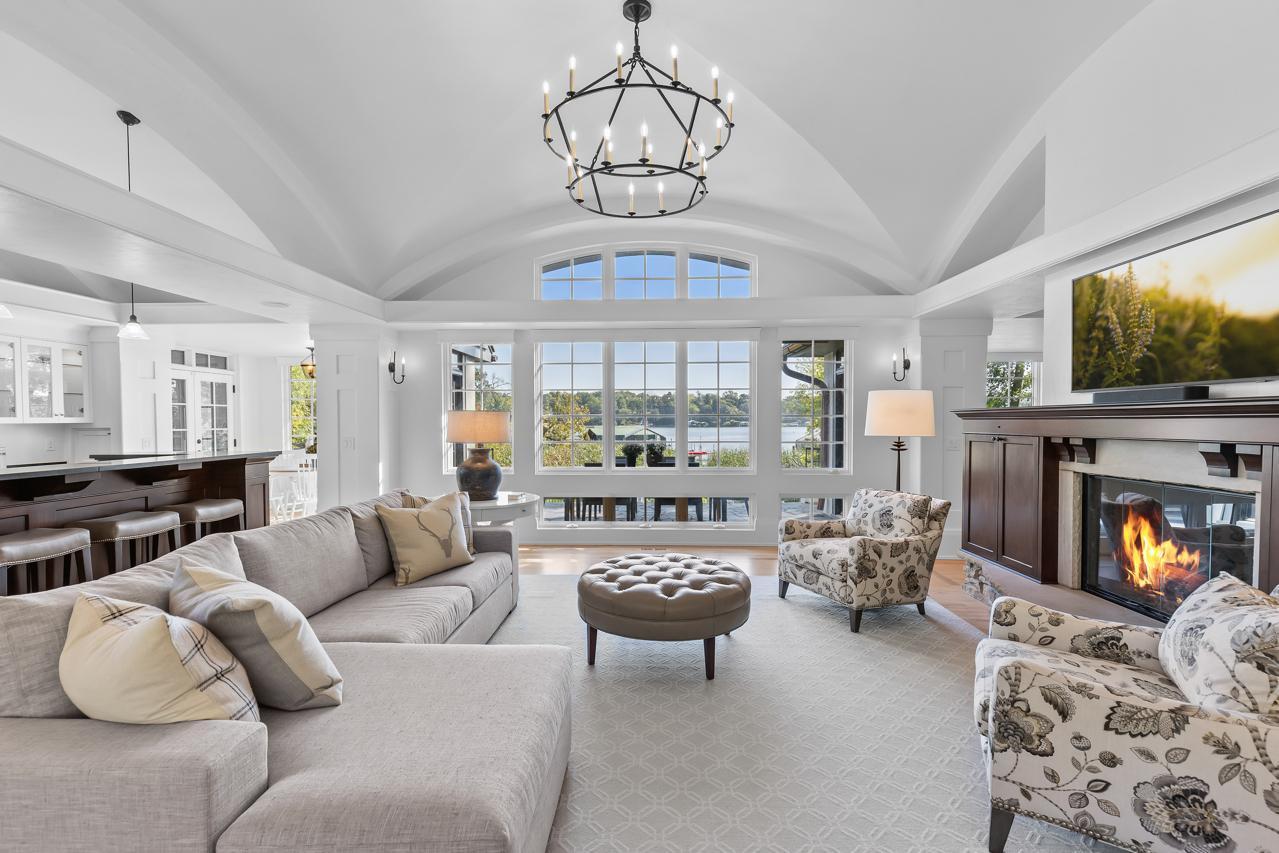 1074 Wildhurst Trail