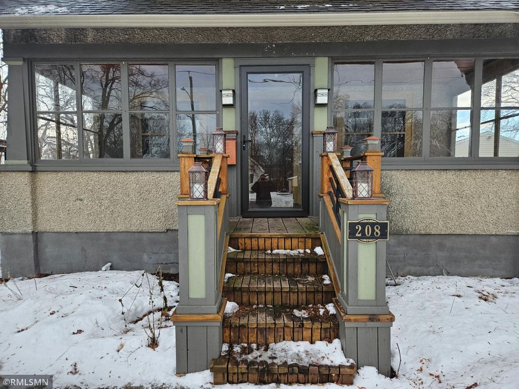 Photo of 208 9th Avenue SE, Waseca, MN 56093 (MLS # 7000982)