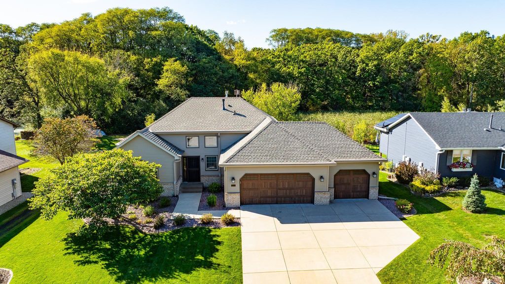 Photo of 1603 Mary Street N, Maplewood, MN 55119 (MLS # 6806210)