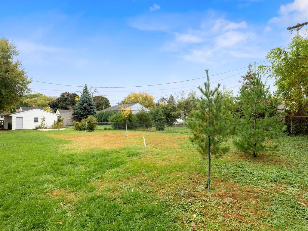 1075 Saint Paul Avenue