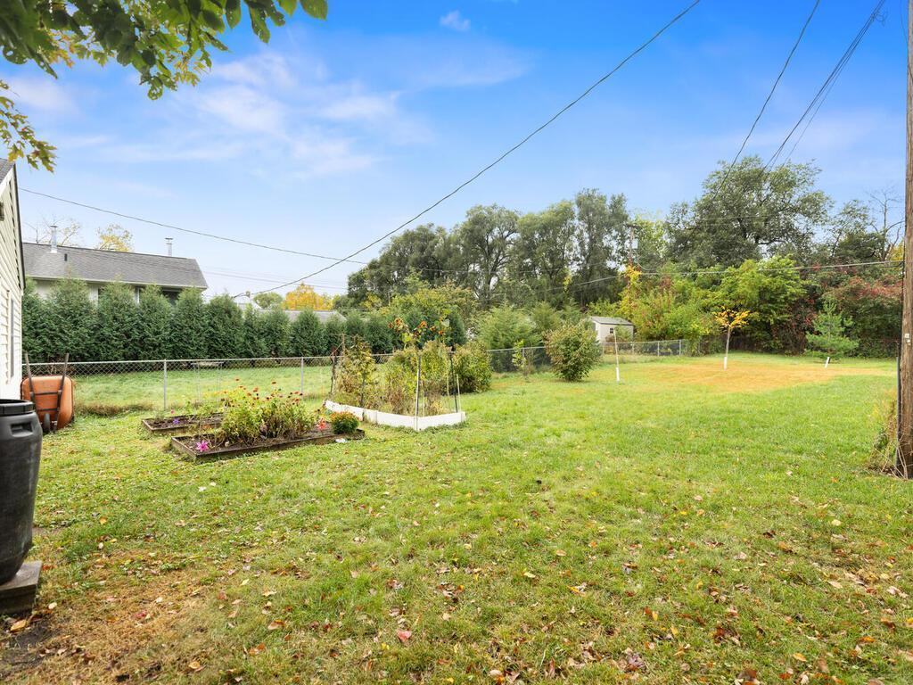 1075 Saint Paul Avenue