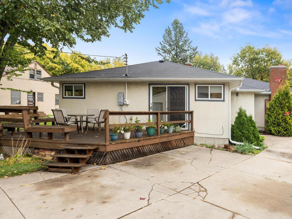 1075 Saint Paul Avenue