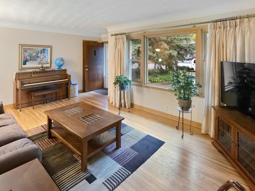 1075 Saint Paul Avenue