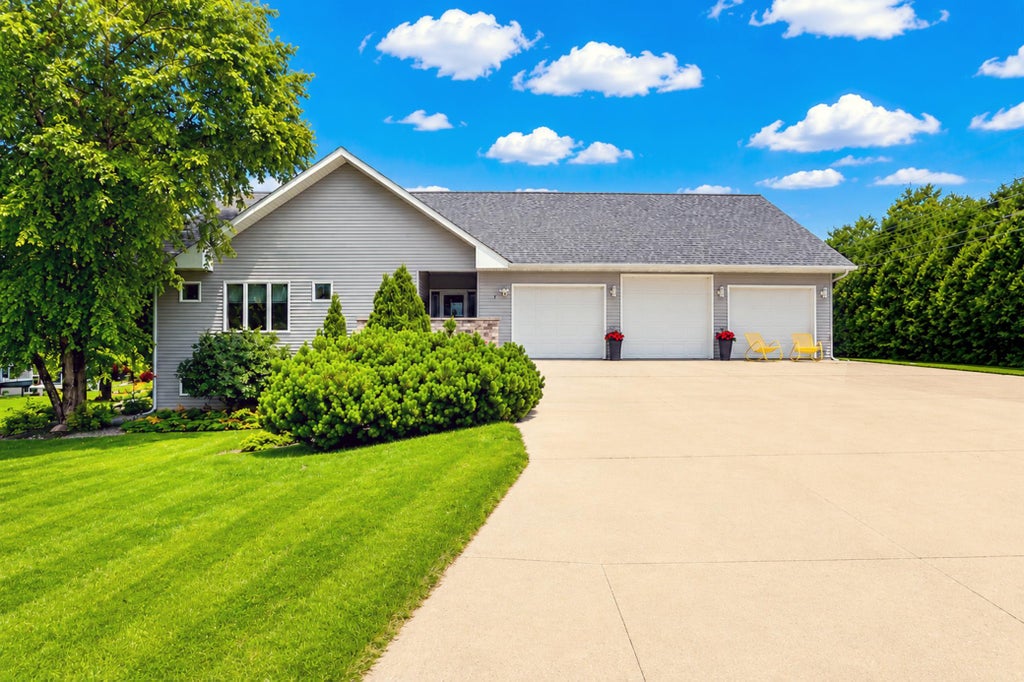 Photo of 1901 16th Street SW, Austin, MN 55912 (MLS # 7107774)