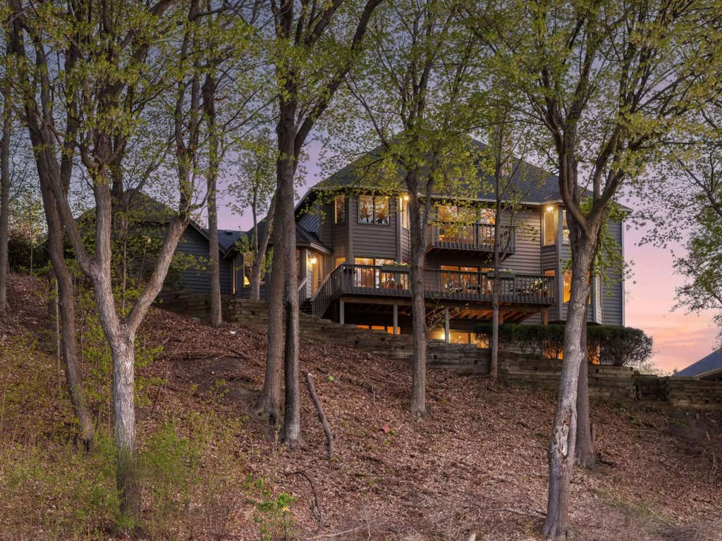 Photo of 11202 Mount Curve Road, Eden Prairie, MN 55347 (MLS # 7130921)