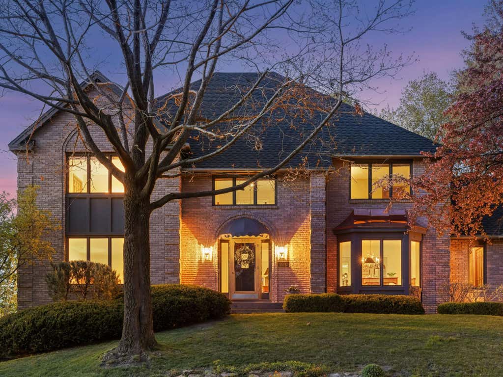 Photo of 11202 Mount Curve Road, Eden Prairie, MN 55347 (MLS # 7130921)