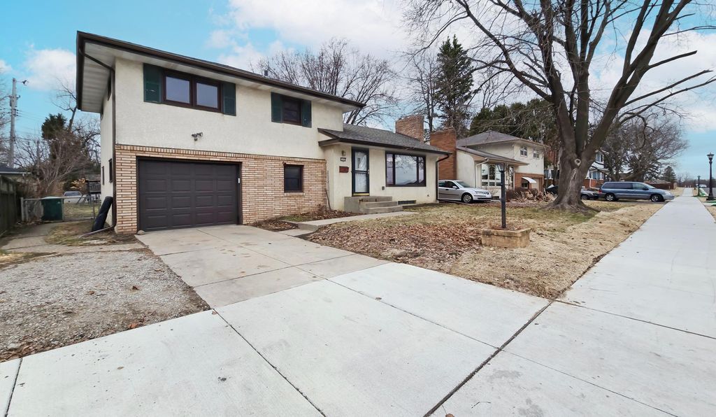 Photo of 1479 Winthrop Street N, Saint Paul, MN 55119 (MLS # 7044889)