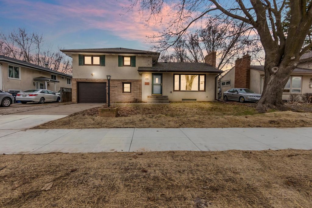 Photo of 1479 Winthrop Street N, Saint Paul, MN 55119 (MLS # 7044889)