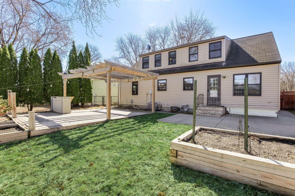 Photo of 810 5th Street W, Hastings, MN 55033 (MLS # 7042197)