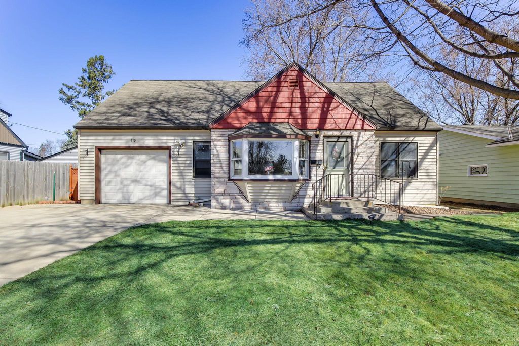 Photo of 810 5th Street W, Hastings, MN 55033 (MLS # 7042197)