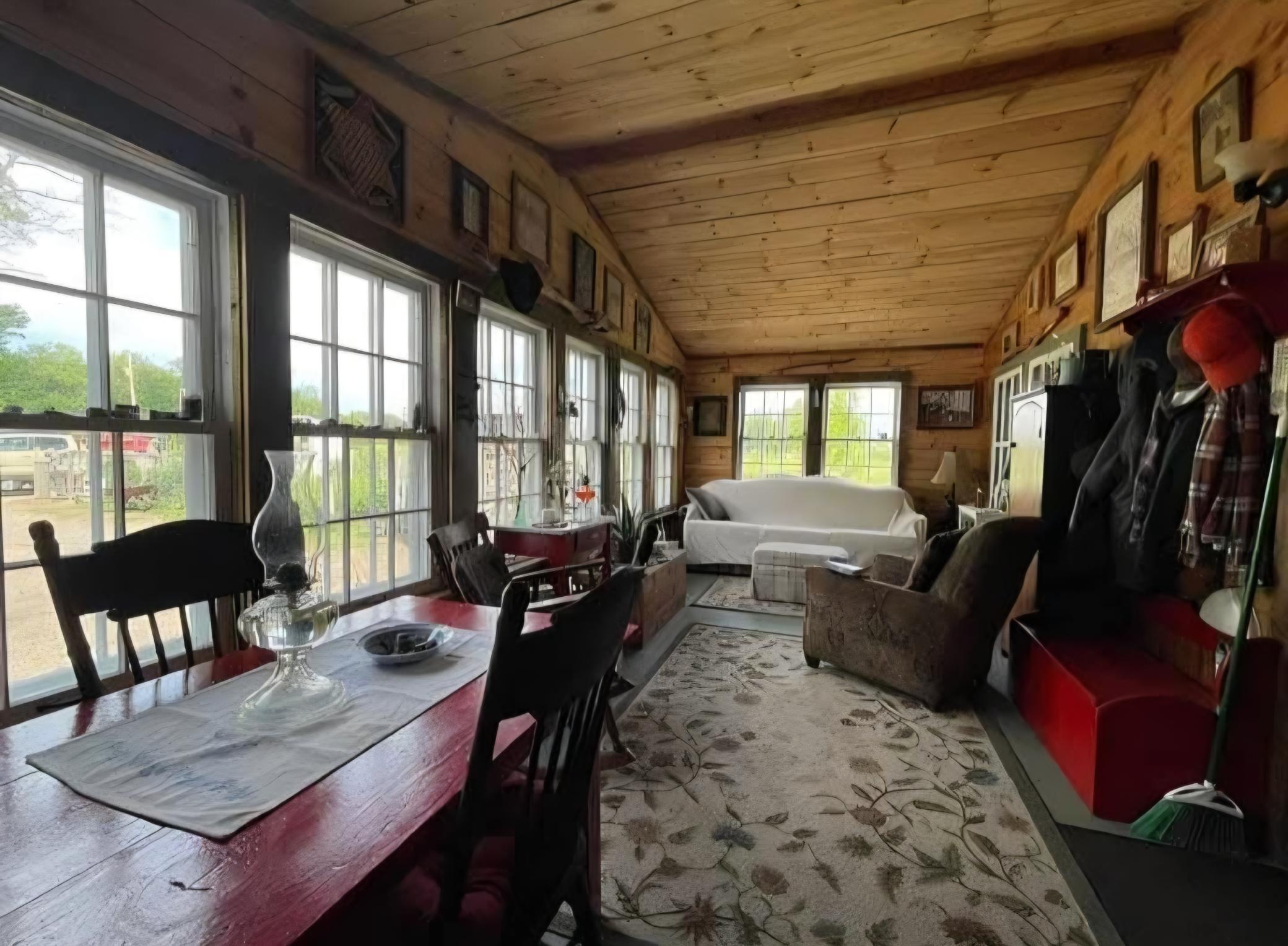 2071 Sherwood Street