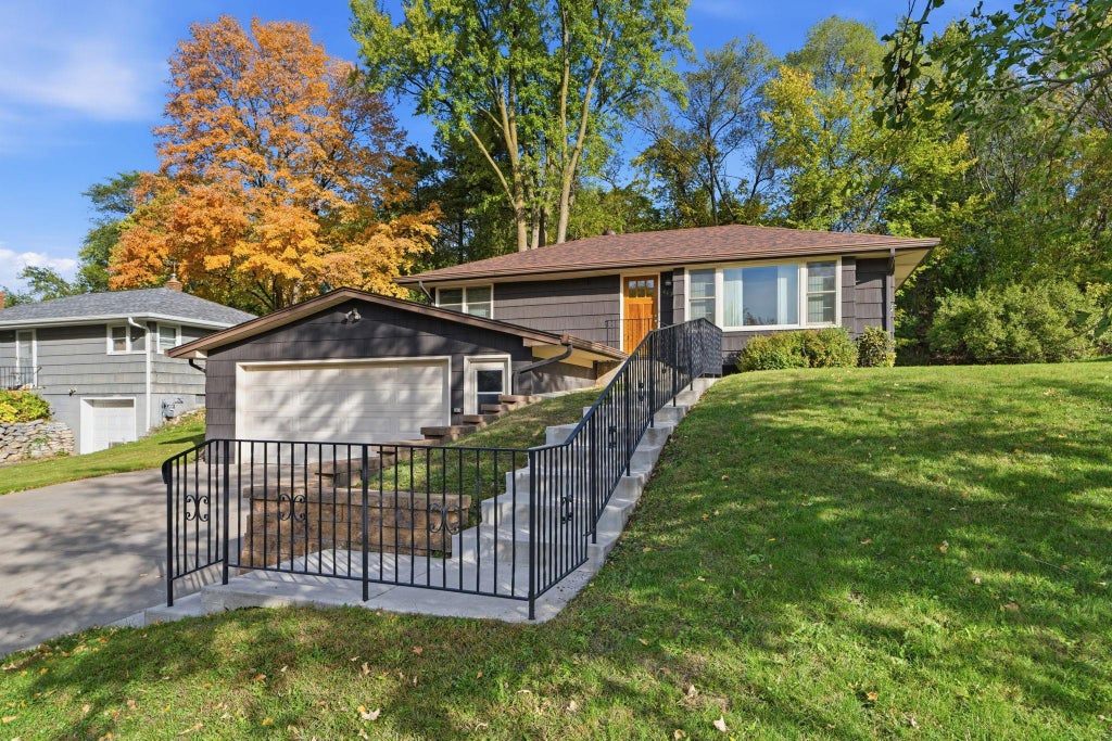 Photo of 443 Eldridge Avenue W, Roseville, MN 55113 (MLS # 7156102)