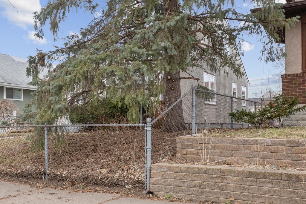 Photo of 943 Scheffer Avenue, Saint Paul, MN 55102 (MLS # 7045405)