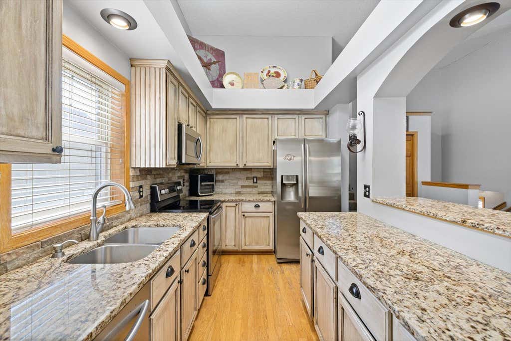 Photo of 10154 Country Club Curve, Woodbury, MN 55129 (MLS # 7109207)