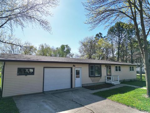 Photo of 1111 S Halvorson Street, Redwood Falls, MN 56283 (MLS # 7040994)