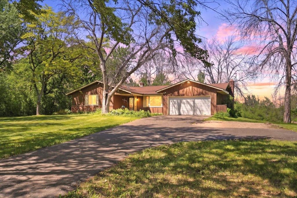 Photo of 577 White Oak Drive, Hudson, WI 54016 (MLS # 7057560)