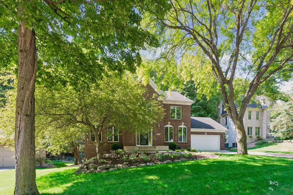 Photo of 2109 Stone Creek Drive, Chanhassen, MN 55317 (MLS # 7099843)