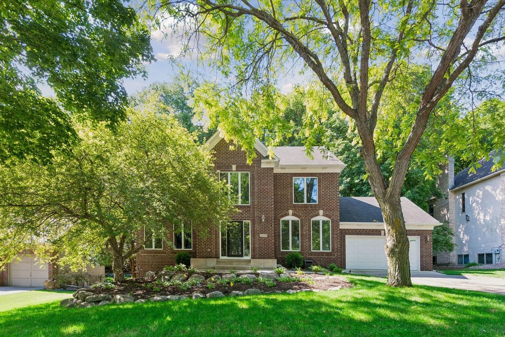 Photo of 2109 Stone Creek Drive, Chanhassen, MN 55317 (MLS # 7099843)