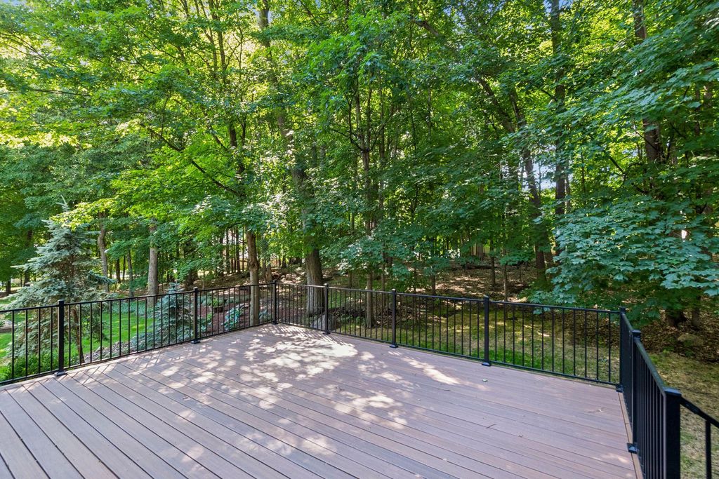 Photo of 2109 Stone Creek Drive, Chanhassen, MN 55317 (MLS # 7099843)