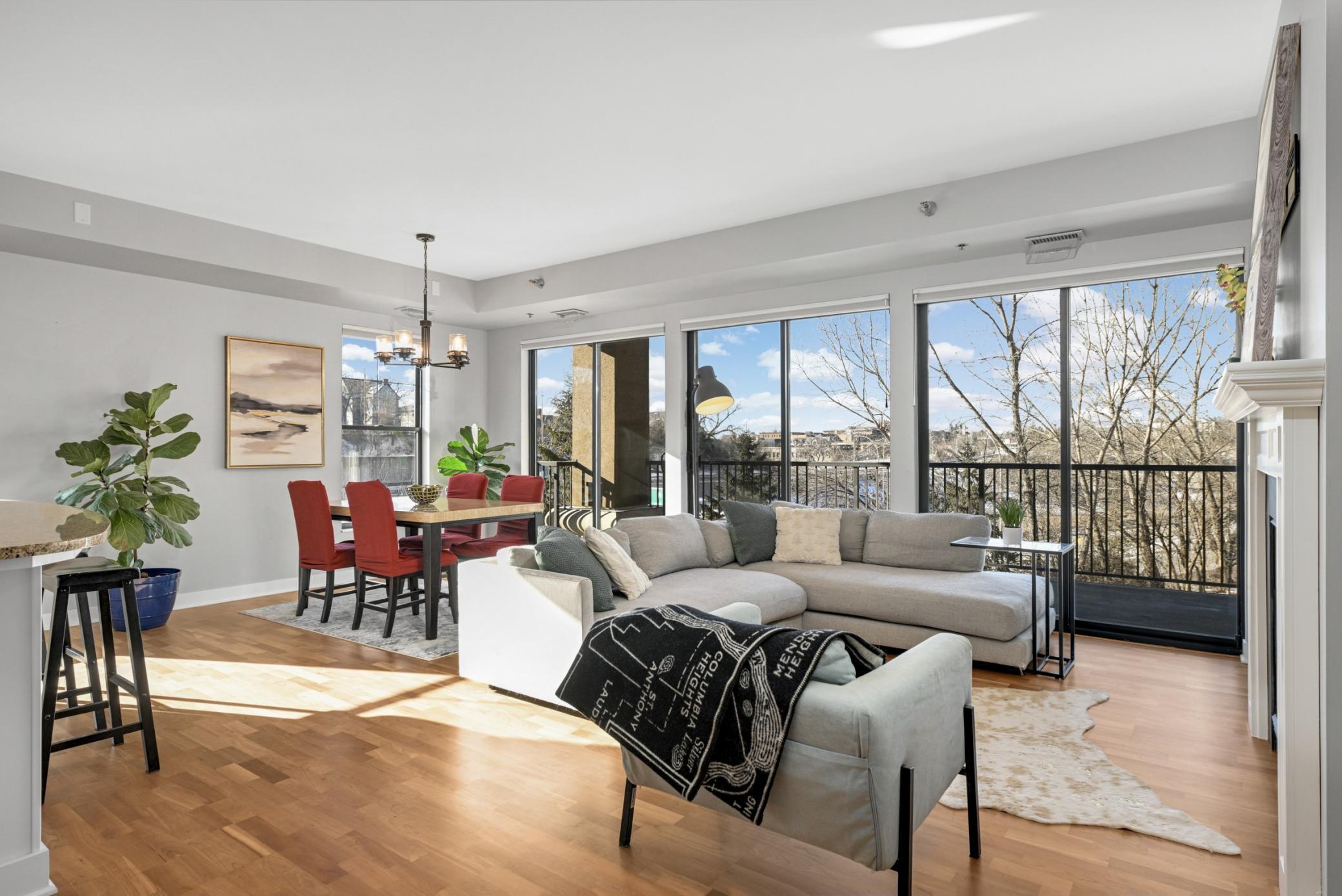 317 Groveland Avenue 305