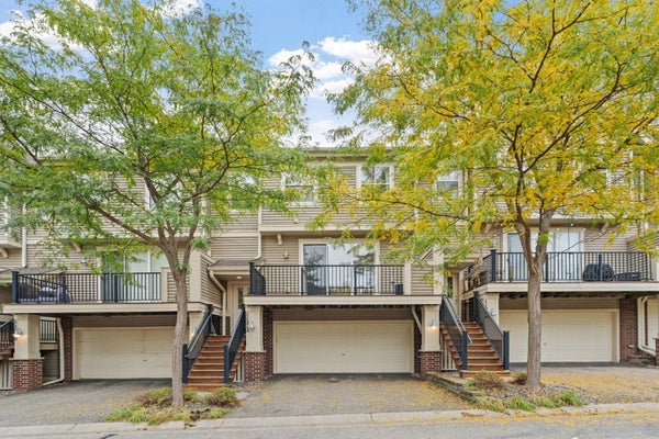 11212 KINSLEY ST, EDEN PRAIRIE, MN 55344 - Image dcb0aa7e210e19af2d720ed667ce7bfa/1910369044