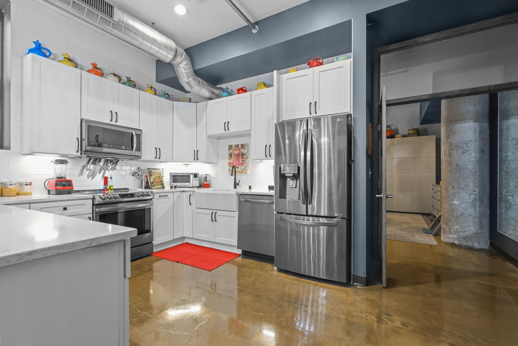 350 Saint Peter Street 512