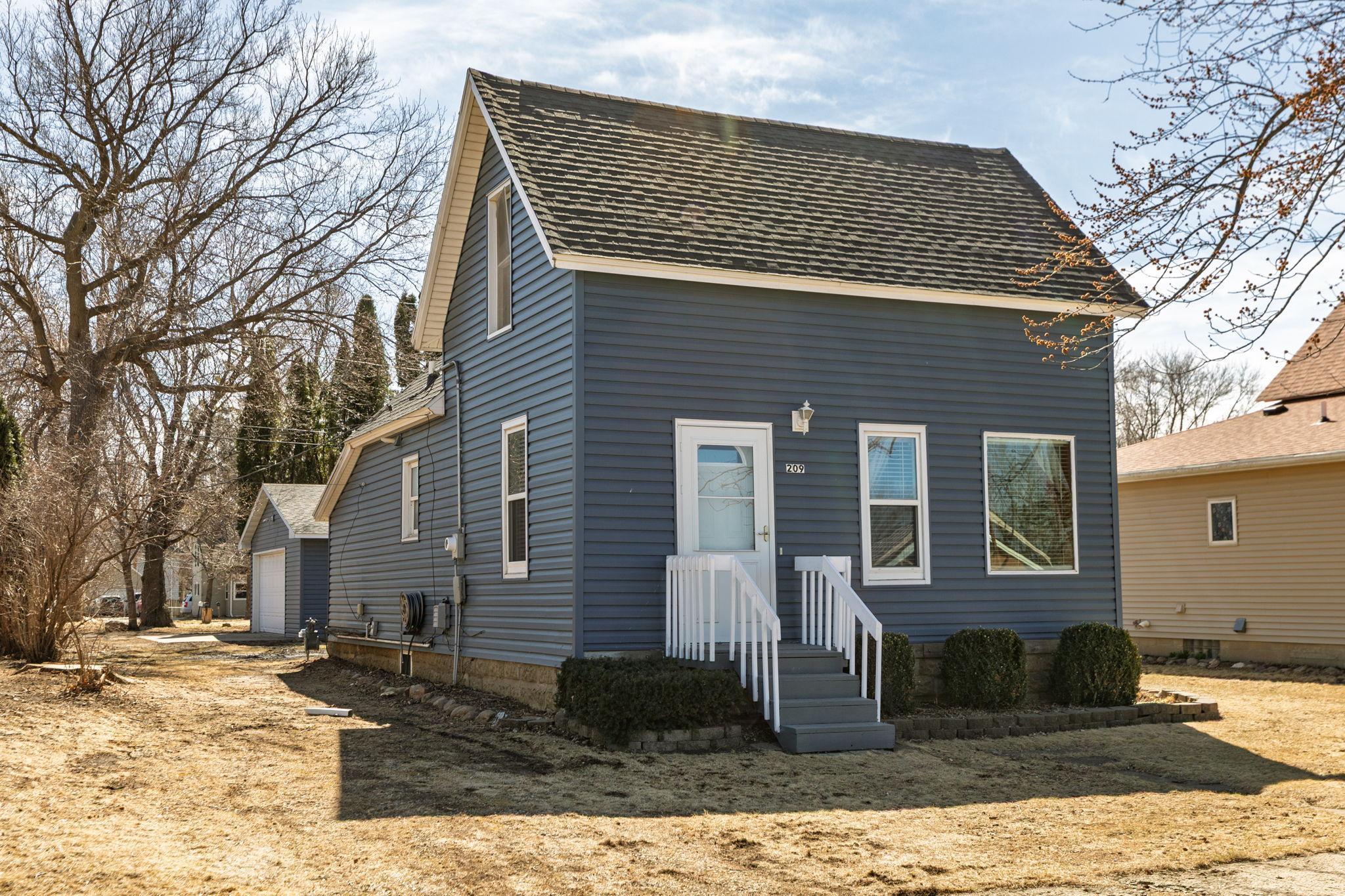 209 2nd Street NE