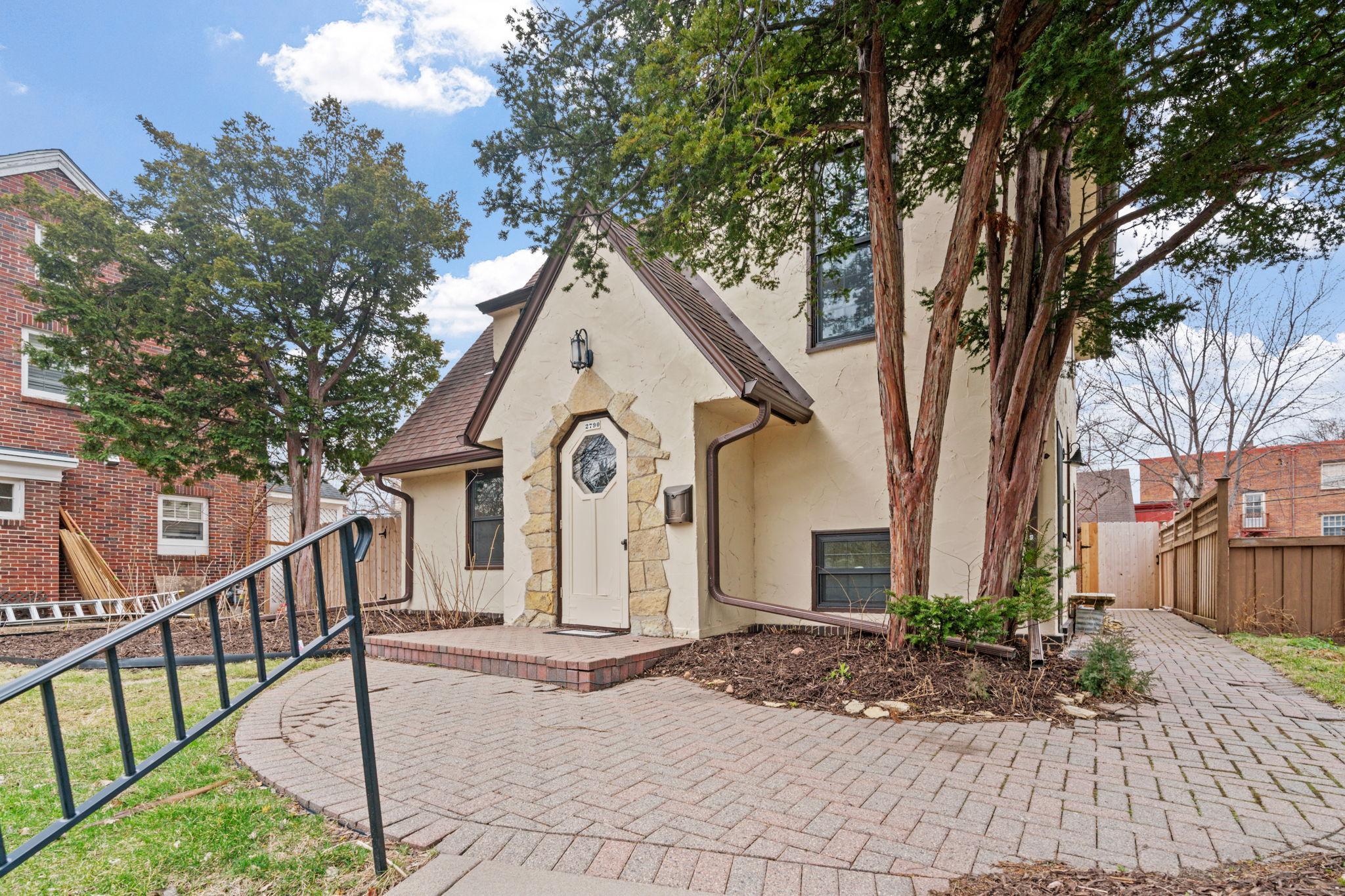 2790 Dean Parkway