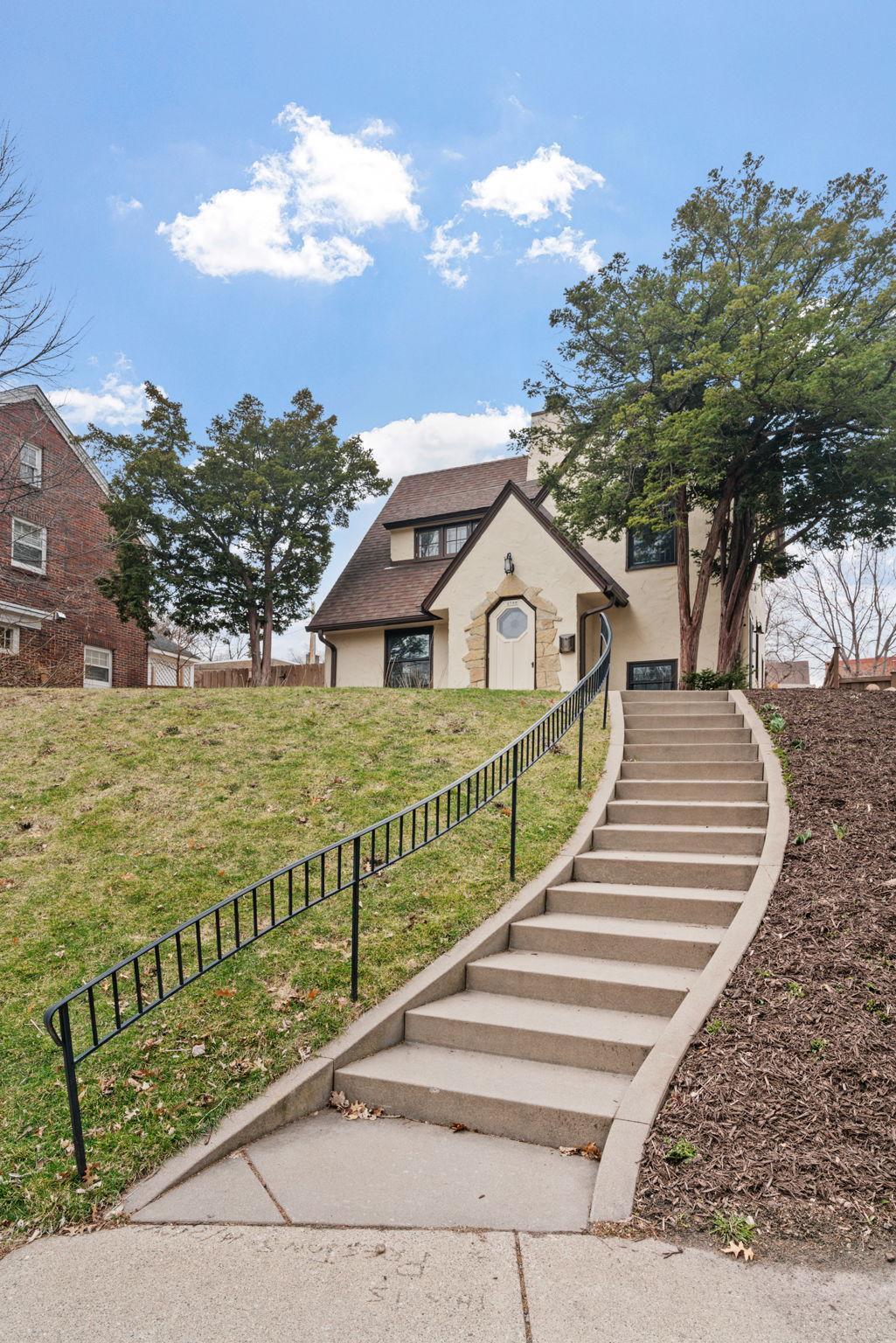 2790 Dean Parkway
