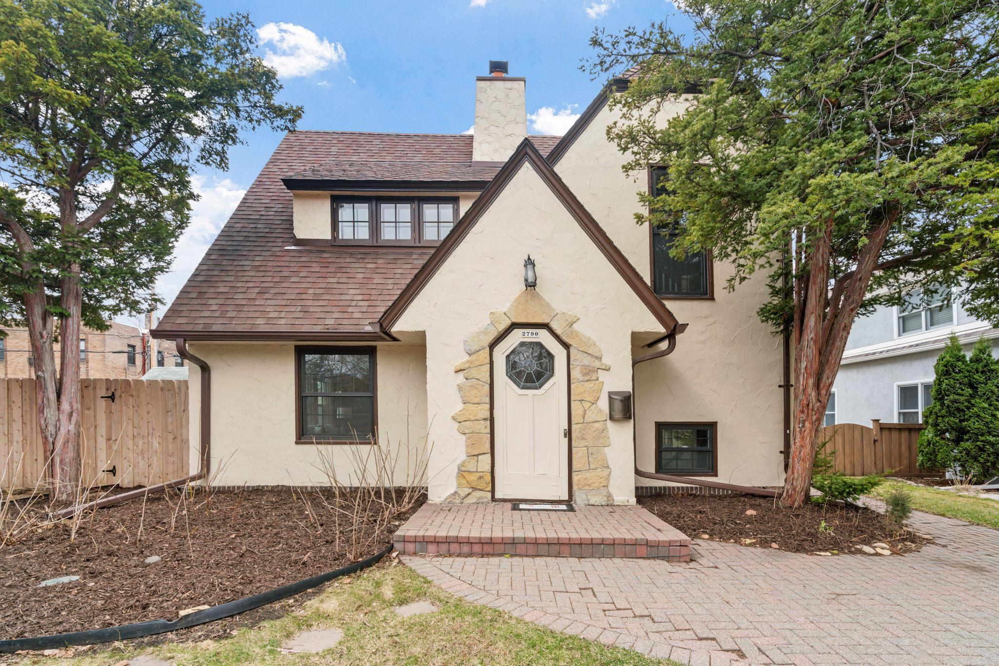 2790 Dean Parkway