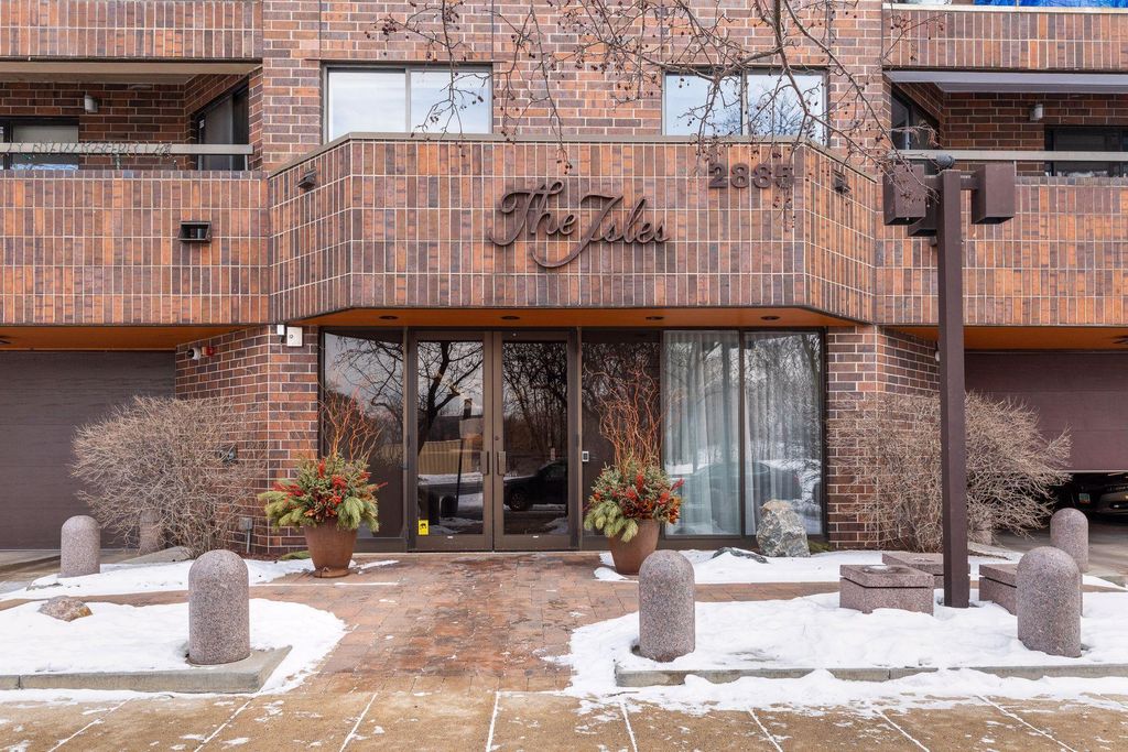 Photo of 2885 Knox Avenue S #404, Minneapolis, MN 55408 (MLS # 7003211)