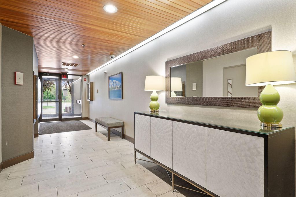 Photo of 2885 Knox Avenue S #404, Minneapolis, MN 55408 (MLS # 7003211)