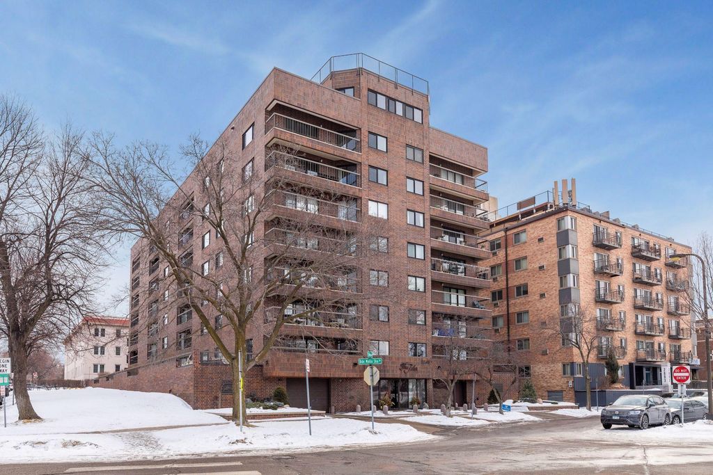 Photo of 2885 Knox Avenue S #404, Minneapolis, MN 55408 (MLS # 7003211)