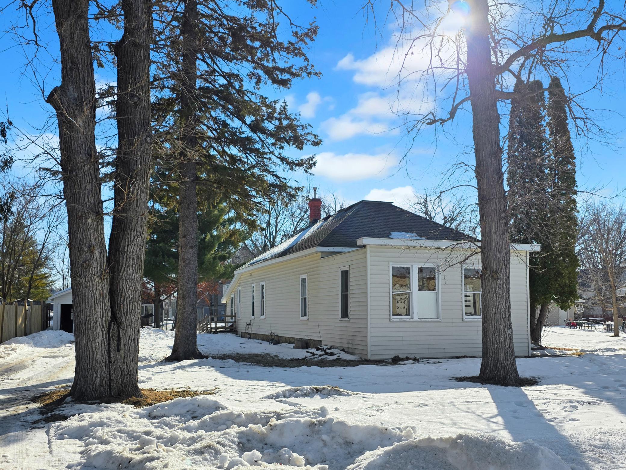 126 Tousley Avenue N