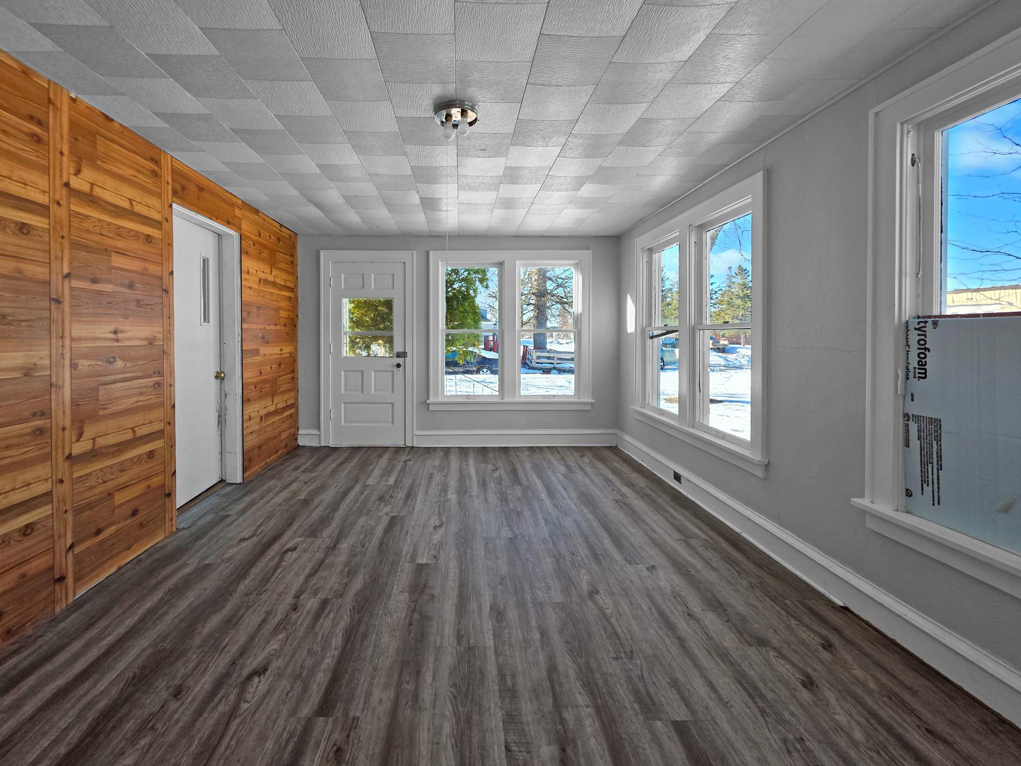 126 Tousley Avenue N