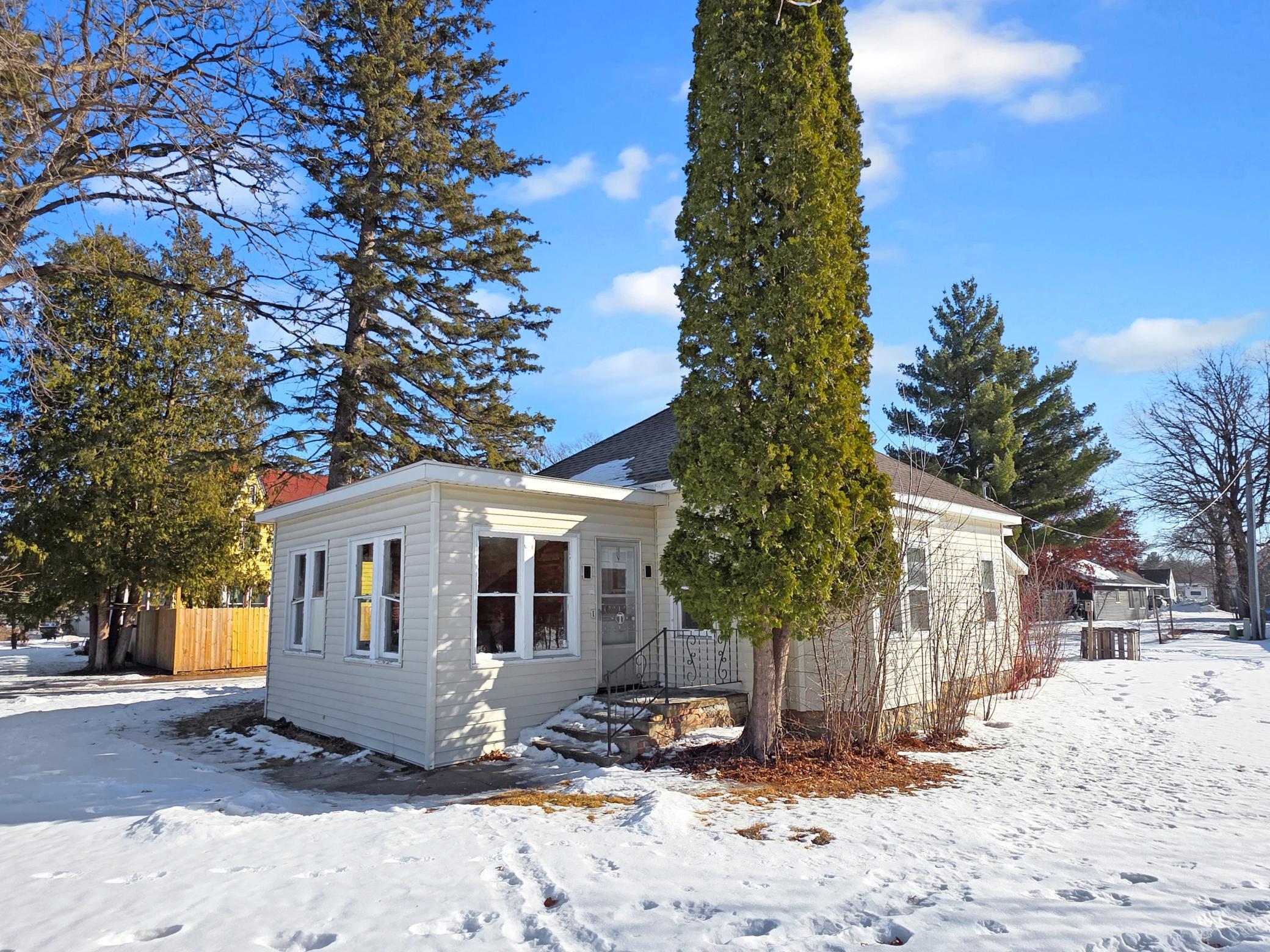 126 Tousley Avenue N