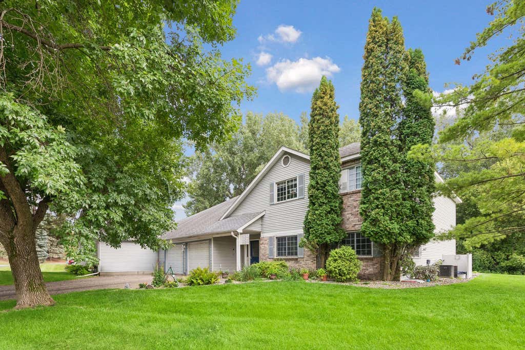 Photo of 15275 Lesley Lane, Eden Prairie, MN 55346 (MLS # 7130332)