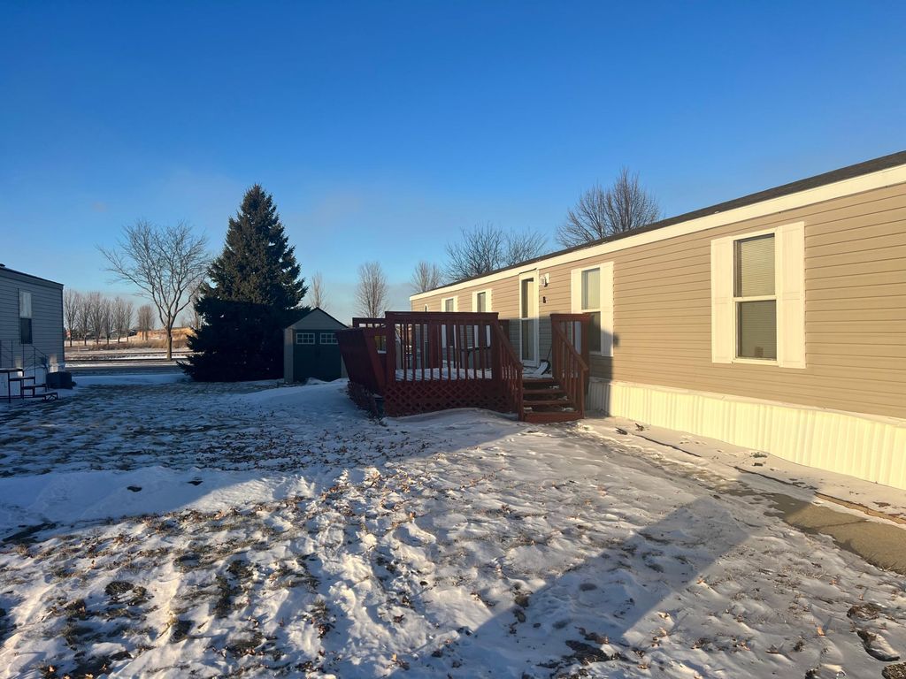 Photo of 2004 Round Table Road, North Mankato, MN 56003 (MLS # 7015162)