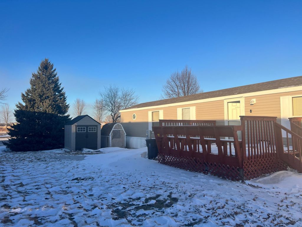 Photo of 2004 Round Table Road, North Mankato, MN 56003 (MLS # 7015162)