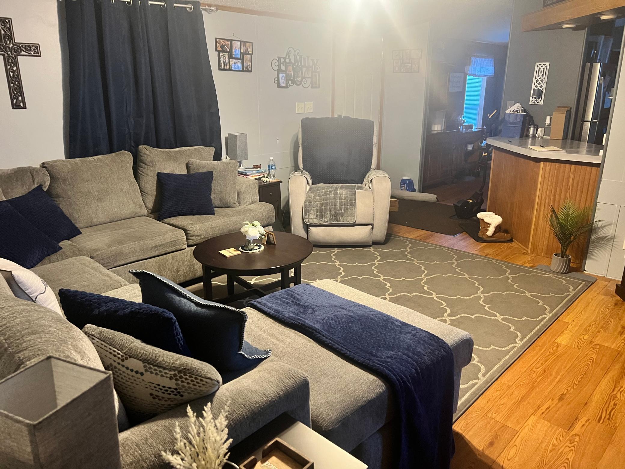 2004 Round Table Road