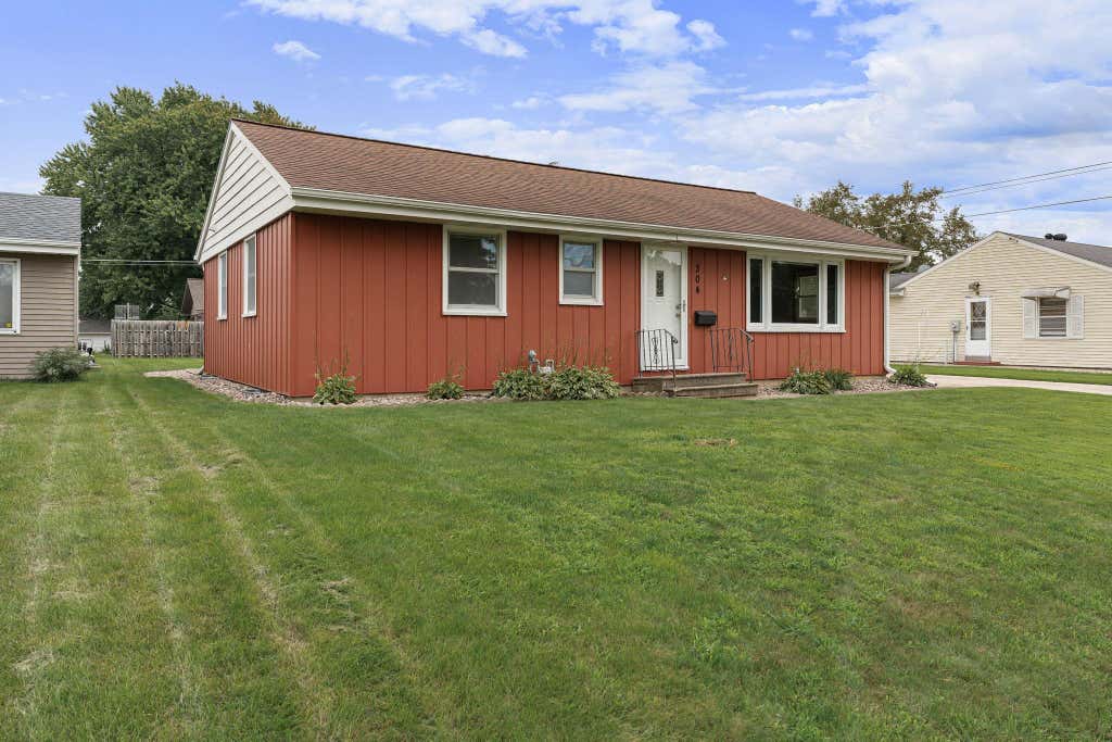 Photo of 304 18th Street NW, Austin, MN 55912 (MLS # 7131401)