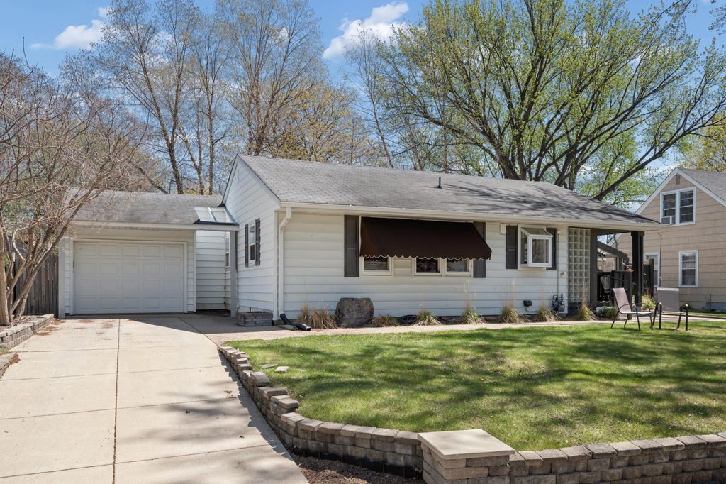 Photo of 5929 Queen Avenue S, Minneapolis, MN 55410 (MLS # 7011328)