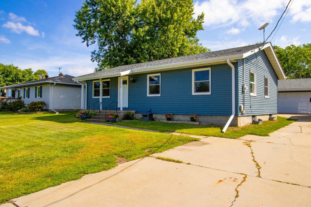 Photo of 5432 Mineral Avenue, Mountain Iron, MN 55768 (MLS # 7131182)