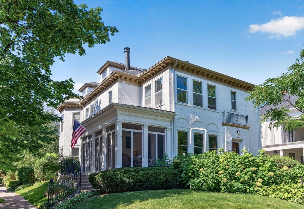 Photo of 1100 Douglas Avenue, Minneapolis, MN 55403 (MLS # 7146027)