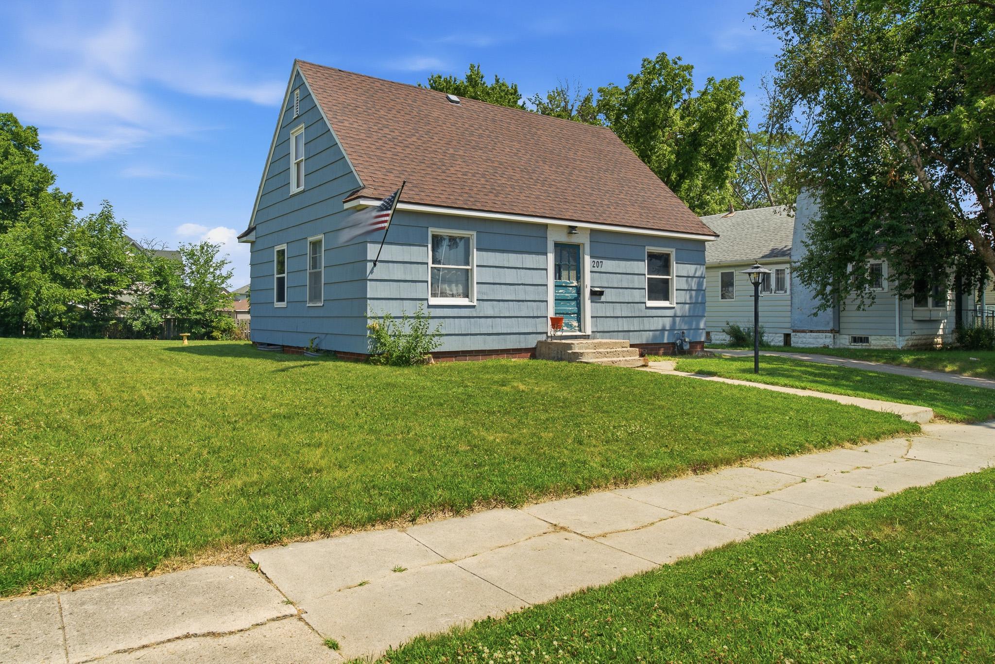 207 7th Avenue S - Photo 3