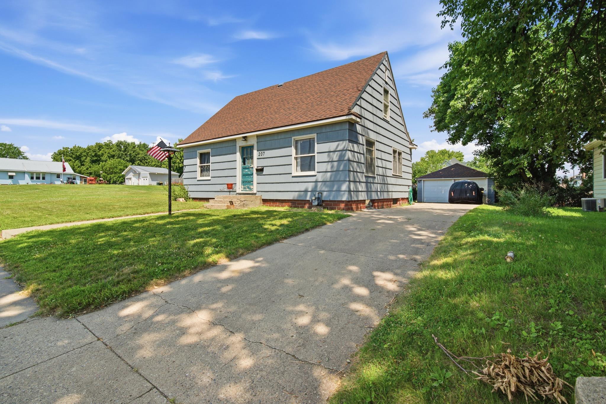 207 7th Avenue S - Photo 2