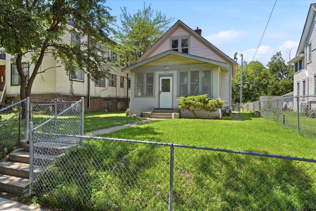 Photo of 3944 Oakland Avenue, Minneapolis, MN 55407 (MLS # 7102837)