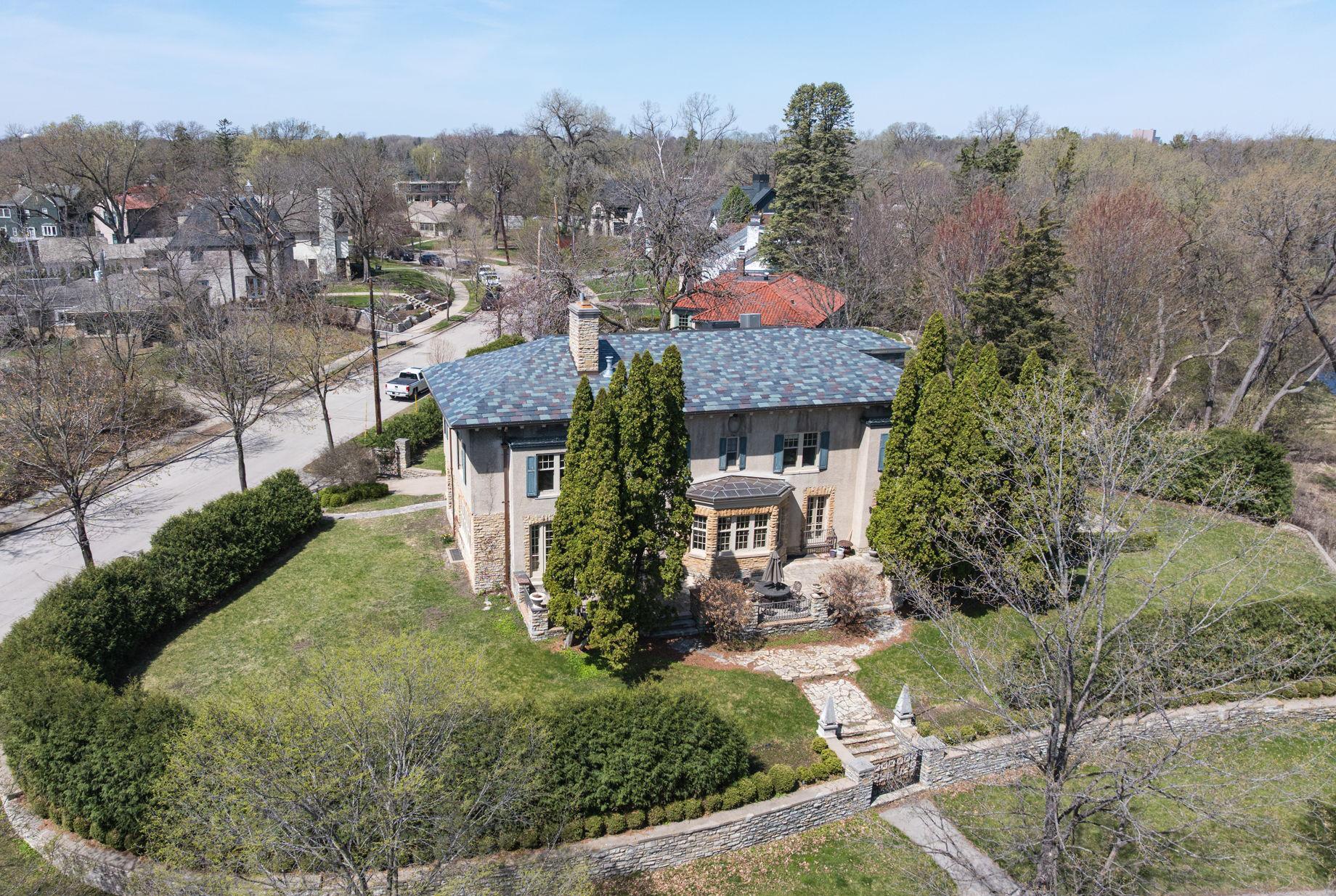 2728 Dean Parkway