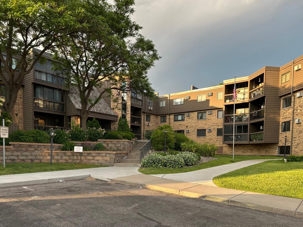 Photo of 999 41st Avenue NE #212, Columbia Heights, MN 55421 (MLS # 7088375)